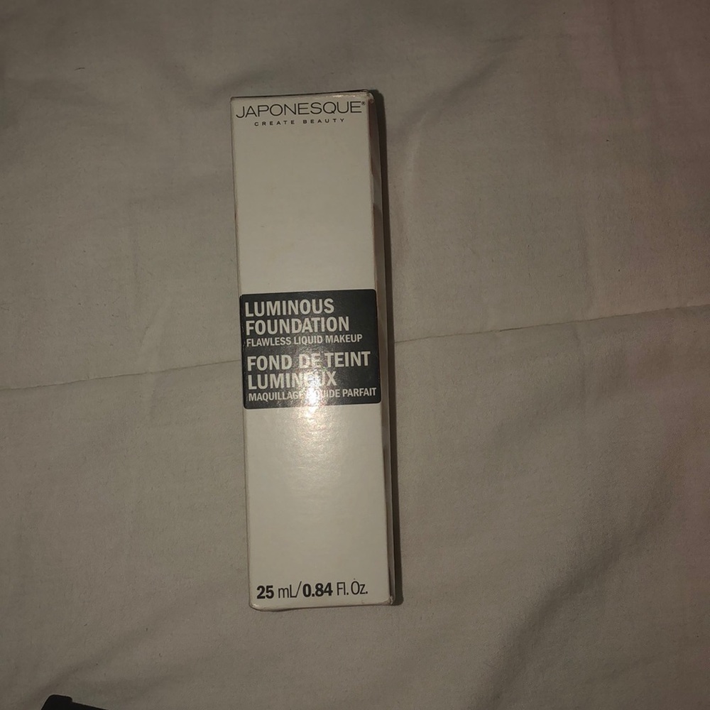 Japonesque Luminous Foundation